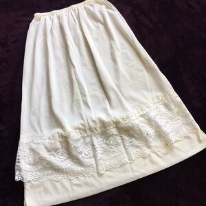 Vintage Nylon Women’s Half Slip Skirt White Size Small??